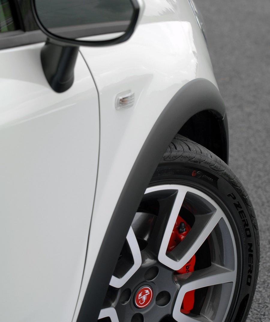 Детали экстерьера Abarth Grande Punto (199) 2008 года  (UK) (фото 10 из 29)